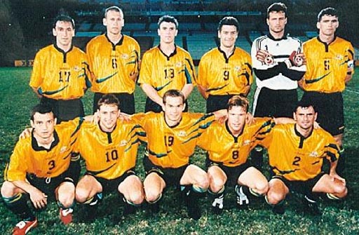 Australia-98-99-adidas-yellow-black-black-group.JPG