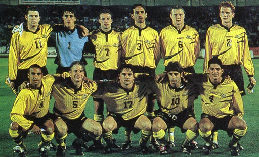 Australia-98-99-adidas-yellow-black-yellow-group.JPG