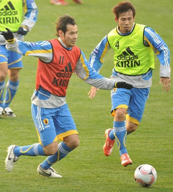 日本代表08-09年adidas新ユニフォーム、未だ現れず。。（一方で練習着 