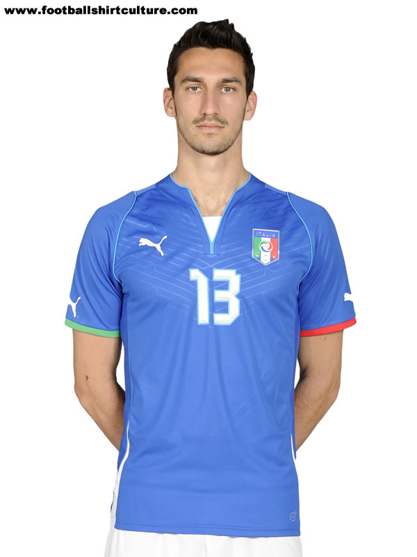 [Imagen: Italy-2013-PUMA-New-Confederations-Cup-home-shirt-7.jpg]