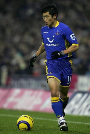 Tottenham-Hotspur-05-06-Kappa-second-kit-Lee-Young-pyo.jpg