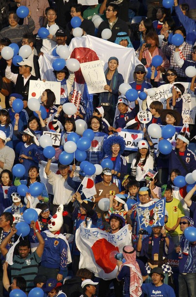 110125-Japan-fans-11.jpg