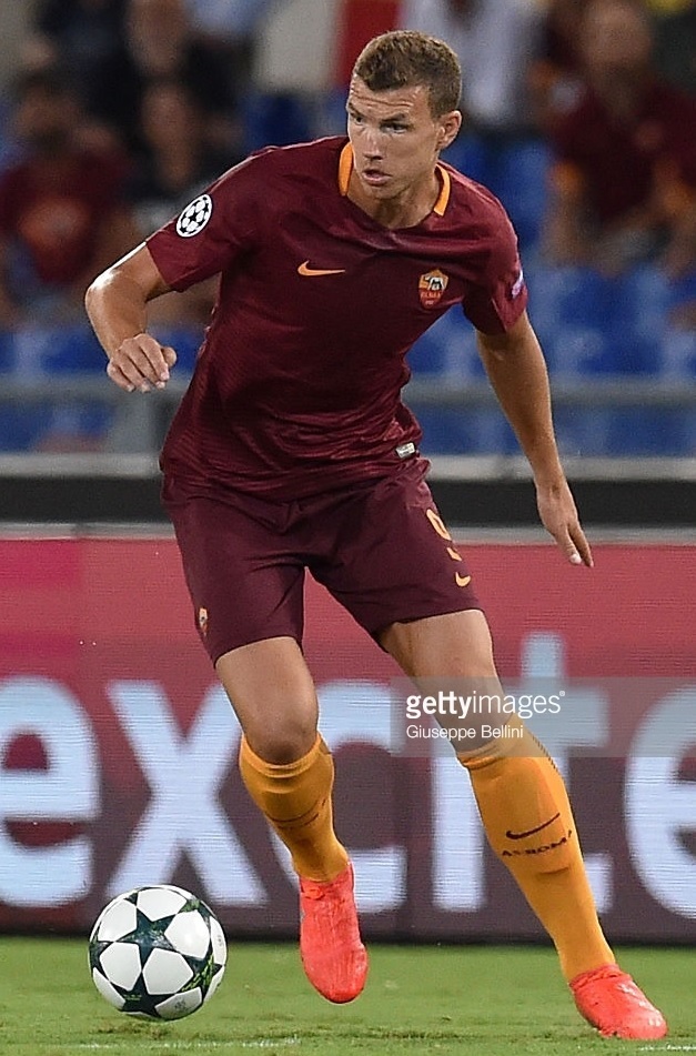 AS-Roma-2016-17-NIKE-home-kit-Edin-Dzeko.jpg