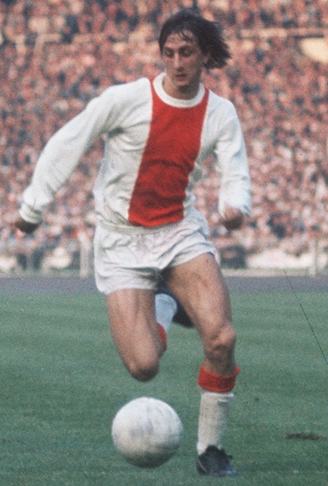 Ajax-64-73-no-name-home-kit-Johan-Cruyff.jpg