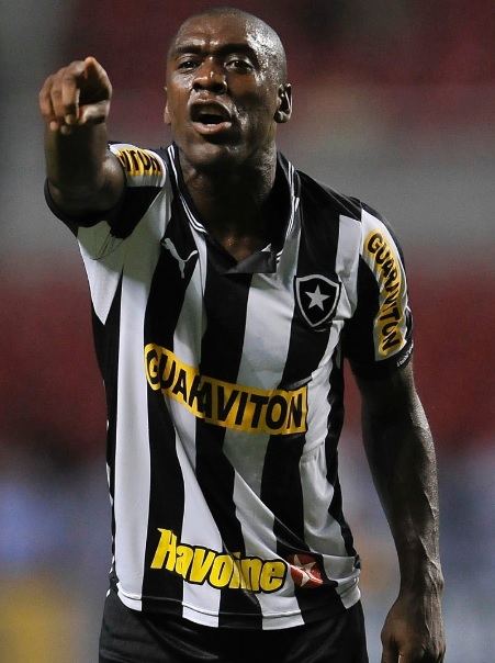 Botafogo-2012-2013-PUMA-first-kit-Clarence-Seedorf.jpg