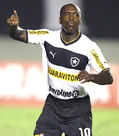 Botafogo-2012-2013-PUMA-second-kit-Clarence-Seedorf.jpg