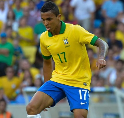 Brazil-2014-Luiz-Gustavo.jpg