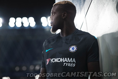 Nike がバルセロナやチェルシーの17-18年シーズン 3rd
