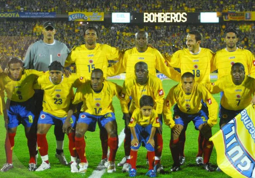 Colombia-04-05-lotto-home-kit-yellow-blue-red-pose.JPG