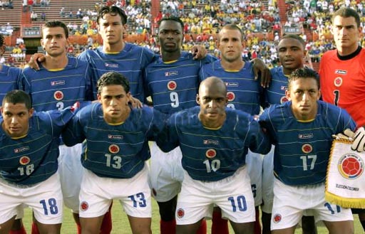 Colombia-04-06-lotto-away-kit-blue-white-red-pose.JPG