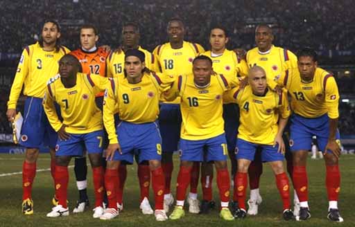 Colombia-09-10-lotto-uniform-yellow-blue-red-group.JPG