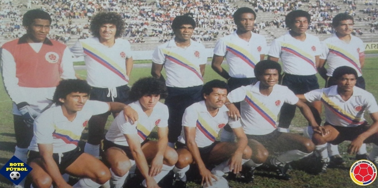 Colombia-1984-unknown-away-kit-white-black-white-line-up.jpg