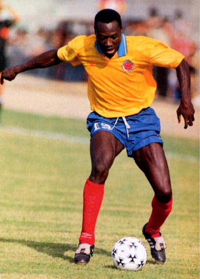 Colombia-93-UMBRO-home-kit-yellow-blue-red.JPG