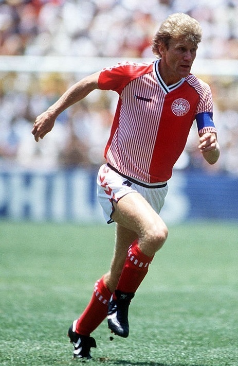 Denmark-1986-hummel-world-cup-home-kit-red-white-red-Morten-Olsen.jpg