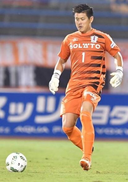 愛媛FC-2016-Mizuno-サマー-GK.jpg