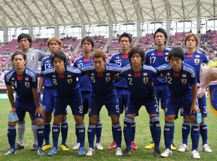 日本代表-2010-adidas-U19-home-kit-blue-blue-blue-line-up.jpg