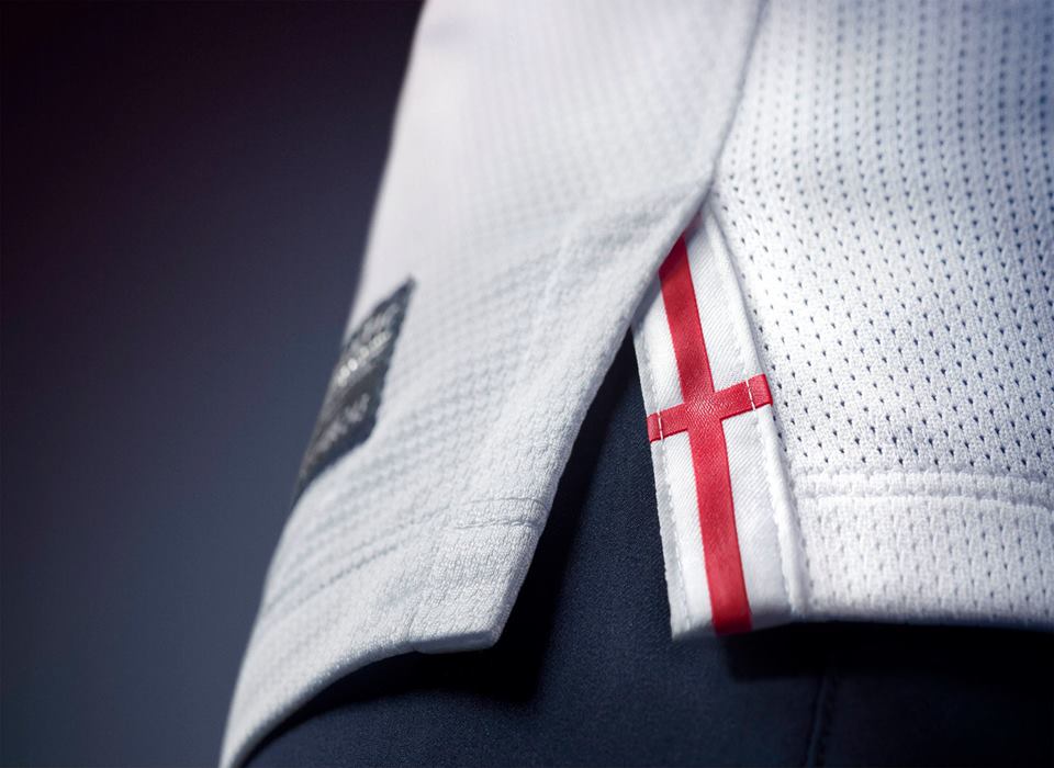 England-2013-NIKE-new-home-football-kit-36.jpg
