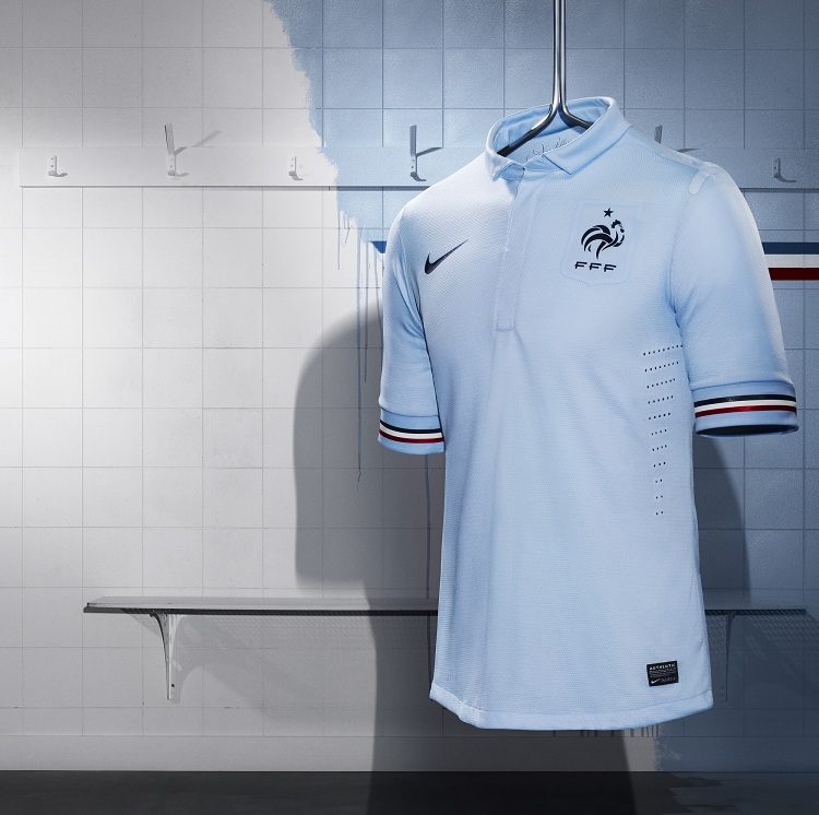 France-2013-NIKE-away-football-shirt-1.jpg
