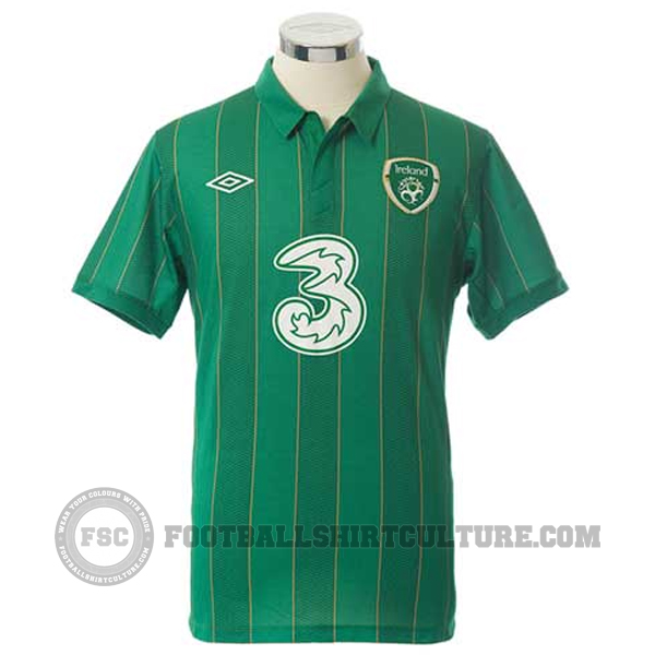 Ireland-11-12-UMBRO-new-home-shirt-green-2.jpg