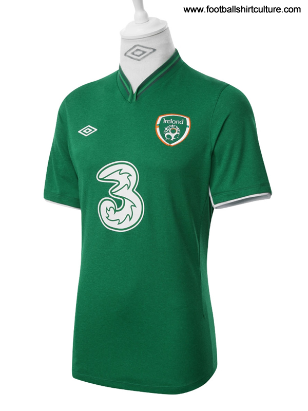 Ireland-12-13-UMBRO-new-home-shirt-green-2.jpg