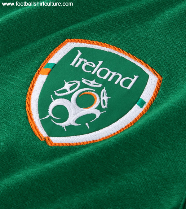 Ireland-12-13-UMBRO-new-home-shirt-green-4.jpg