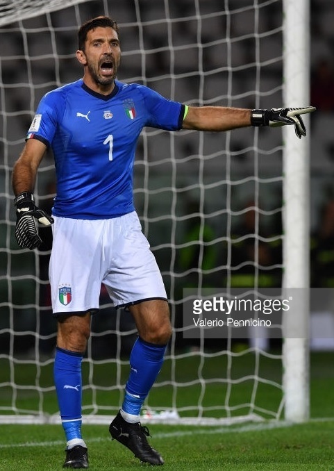 Italy-2018-world-cup-home-kit-Gianluigi-Buffon-2.jpg