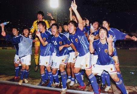 Japan-06-07-adidas-U19-home-blue-white-blue-joy2.JPG