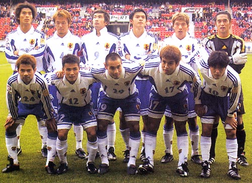 Japan-99-00-adidas-away-white-blue-white-group.JPG