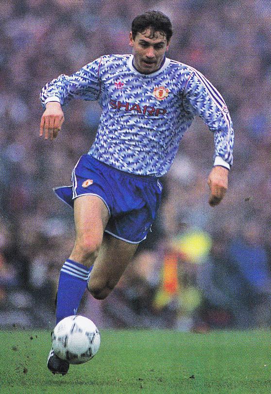 Manchester-United-91-92-adidas-second-kit-red-blue-blue-blue-Andrei-Kanchelskis.jpg
