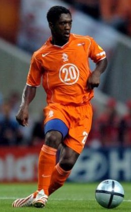 Netherlands-2004-2005-NIKE-home-kit-Clarence-Seedorf.jpg