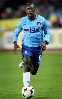Netherlands-2008-2009-NIKE-away-kit-Clarence-Seedorf.jpg