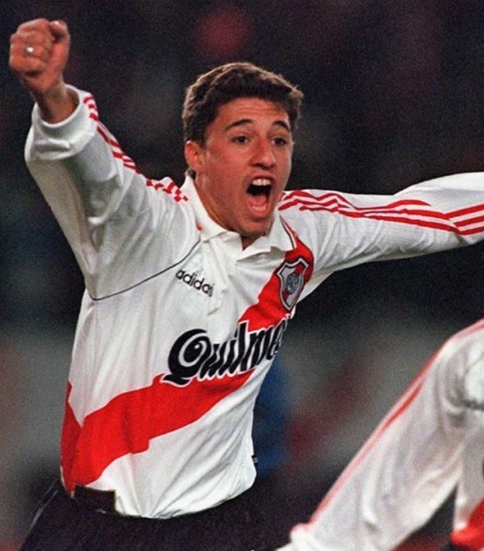River-Plate-95-96-adidas-home-kit-Hernan-Crespo.jpg