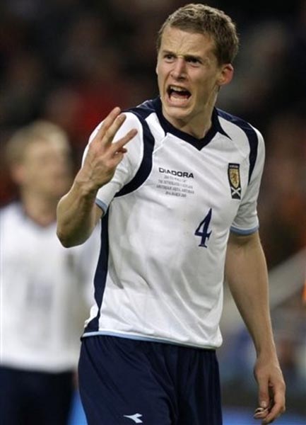 Scotland-09-DIADORA-white-navy-white-new.JPG