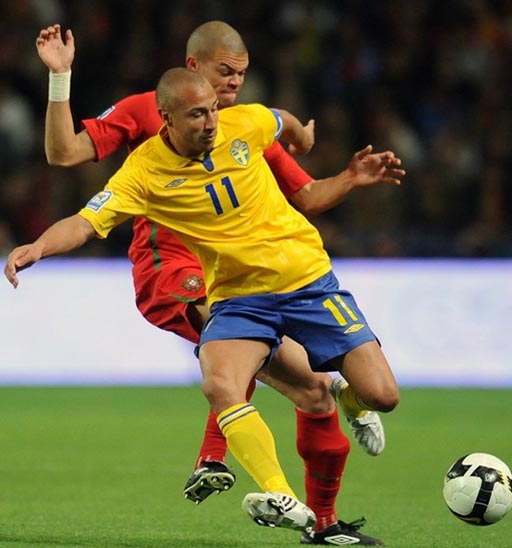 Sweden-09-10-UMBRO-uniform-yellow-blue-new3.JPG