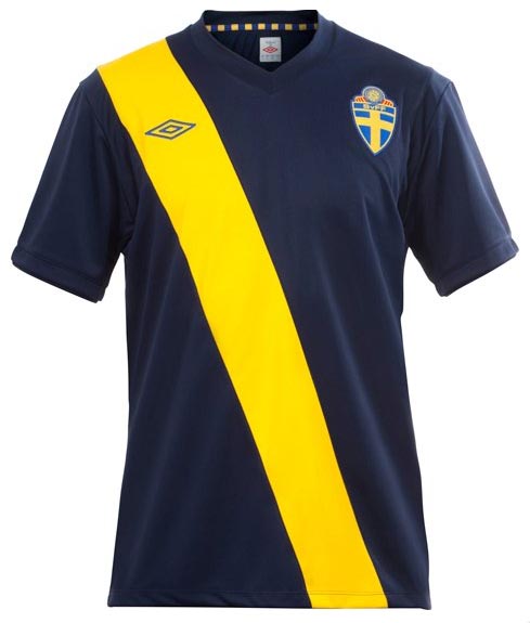 Sweden-11-12-UMBRO-away-shirt-2.JPG