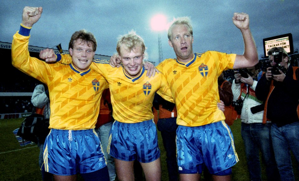 Sweden-90-adidas-home-kit-yellow-blue-yellow.JPG