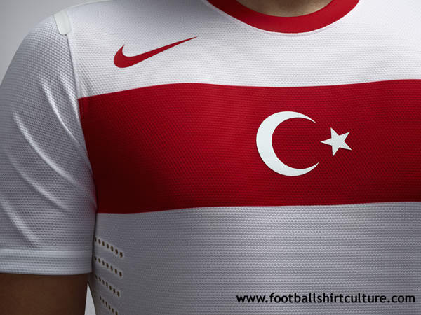 Turkey-12-13-NIKE-new-away-shirt-3.jpg