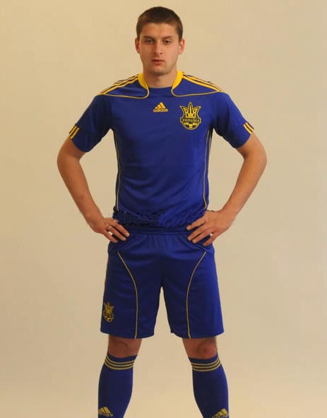 Ukraine-10-11-adidas-away-shirt-blue.JPG