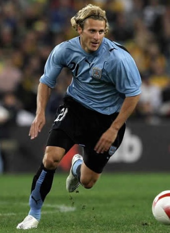 Uruguay-07-08-PUMA-home-kit-Diego-Forlán.jpg