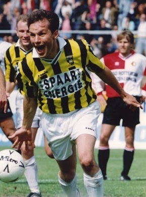 Vitesse-1992-93-Diadora-home-kit.jpg