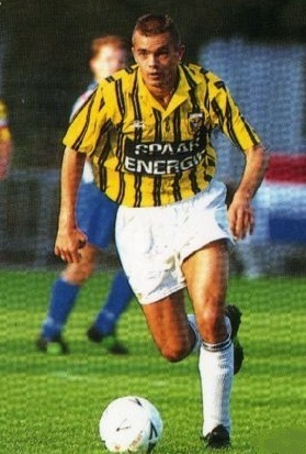 Vitesse-1993-94-UMBRO-home-kit.jpg