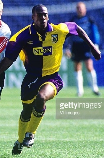 Vitesse-1995-96-UMBRO-away-kit.jpg